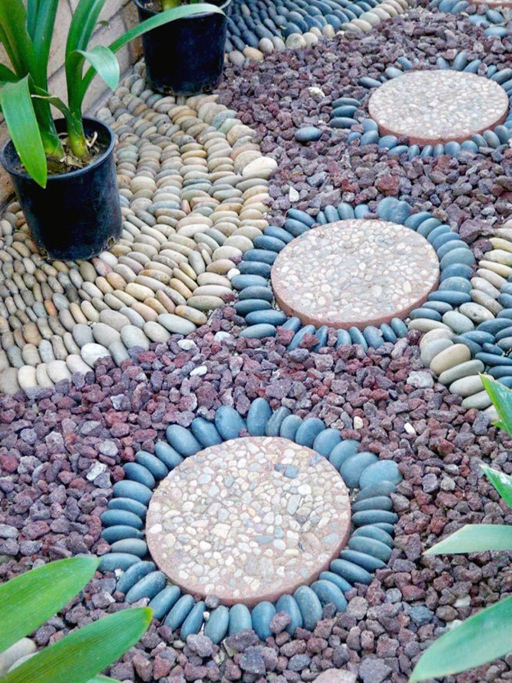 Beautiful Mosaic Garden Paths Made of Natural Stone