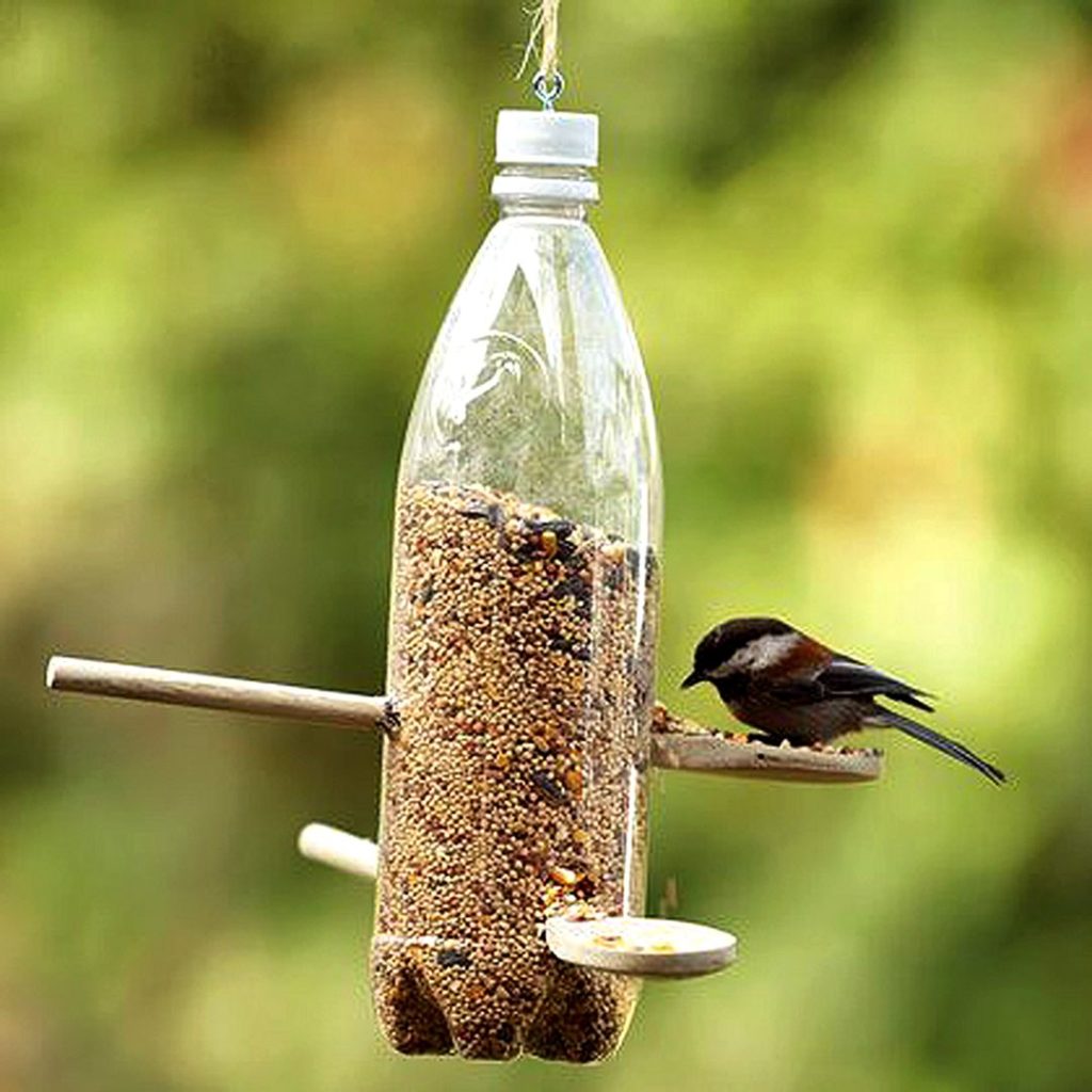 Easy DIY Bird Feeder from Recycled Bottle source centrohuellas.wordpress.com