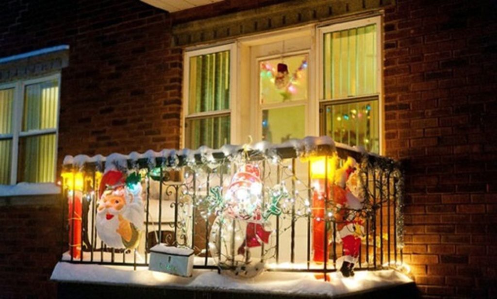 Awesome Christmas Balcony Ideas via HomeMydesign