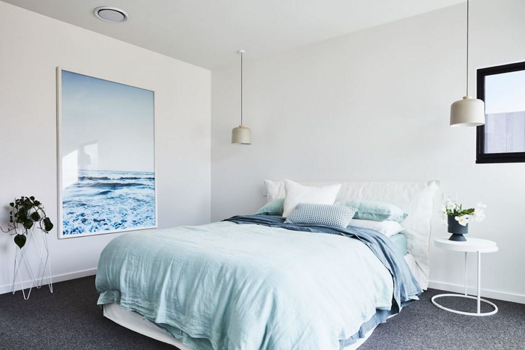 Try a Minimalist Bedroom Ideas for Less