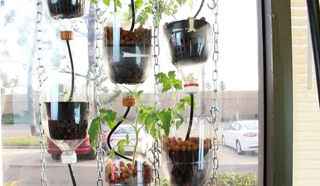 Easy hydroponic vertical garden