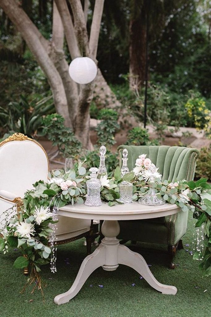 Vintage Wedding Sweetheart Table Decoration Ideas